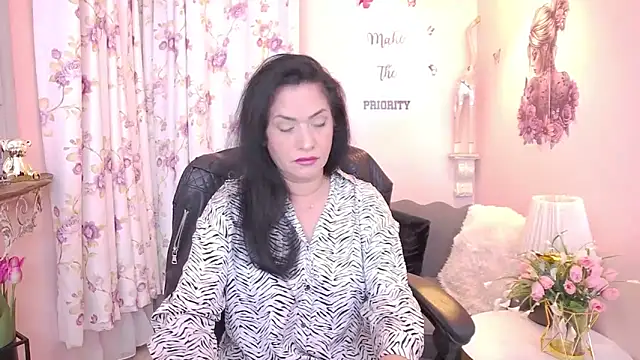 Snapshot of MyLovOne chatting on February 10, 2026, 10:58 am MyLovOne online show from February 10, 2026, 10:58 am