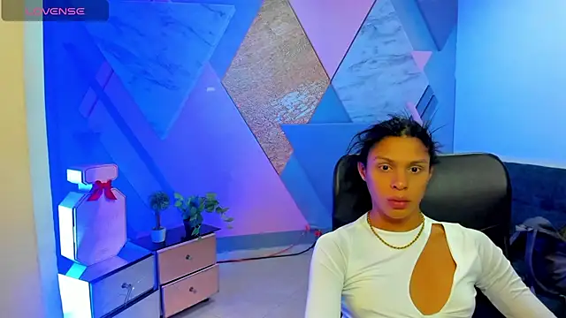 Snapshot of keytinthomson_ chatting on October 3, 2025, 5:03 pm keytinthomson online show from October 3, 2025, 5:03 pm