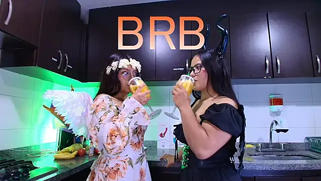 Lilith and Khloe online show from November 2, 2025, 11:48 am