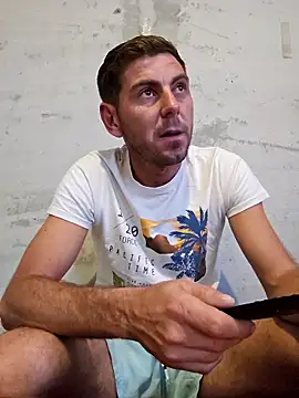 Alex-andru88 online show from October 23, 2025, 1:21 pm