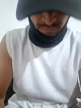 Golonzo1996 online show from June 9, 2026, 9:27 pm