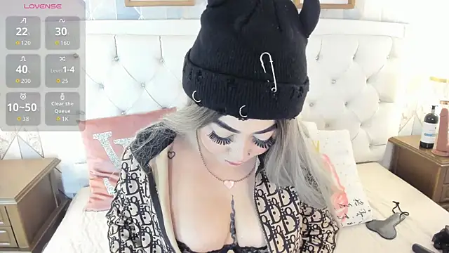 MeganStar   online show from September 24, 2025, 12:33 pm