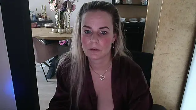 Mrs-Aurora online show from March 11, 2026, 10:31 am