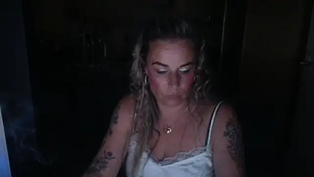 Mrs-Aurora online show from May 9, 2026, 9:40 pm