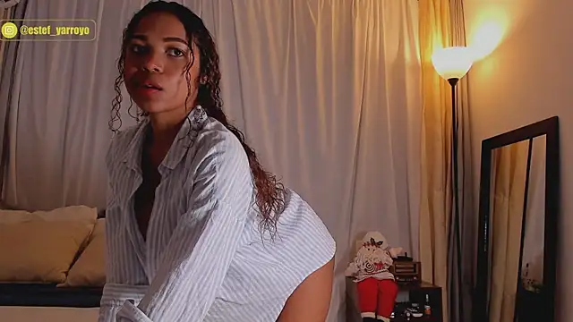 Estefy arroyo1 online show from December 5, 2025, 4:00 am