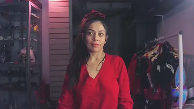 xinamora online show from October 18, 2025, 4:14 am