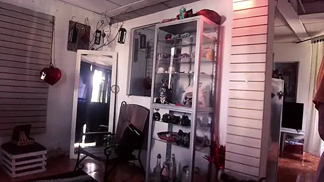 xinamora online show from October 22, 2025, 2:49 pm