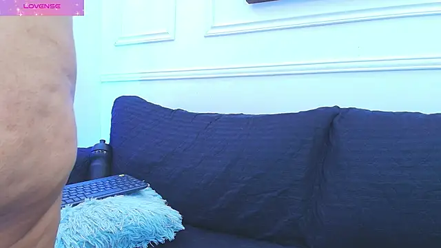 Daisy Price online show from November 26, 2025, 11:21 am