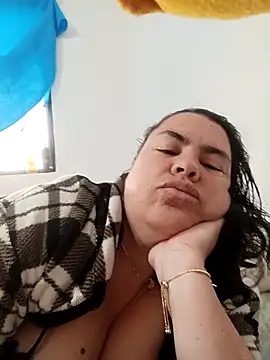 yaneth  online show from October 8, 2025, 1:12 pm