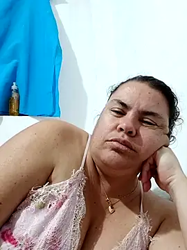 yaneth  online show from October 28, 2025, 11:03 pm