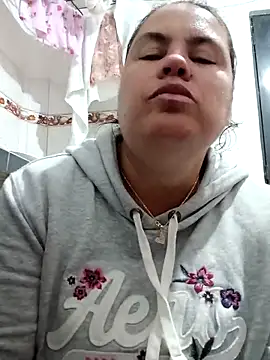 yaneth  online show from October 19, 2025, 11:18 pm