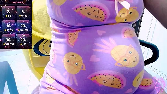 charlothee12 online show from October 9, 2025, 4:35 am