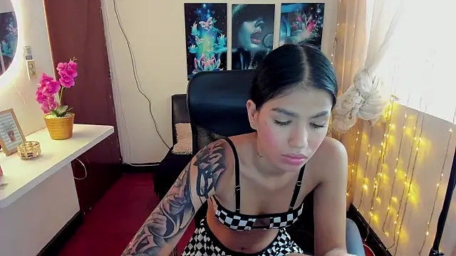 Snapshot of valeria-duarte chatting on October 20, 2025, 9:37 pm valeria-duarte online show from October 20, 2025, 9:37 pm