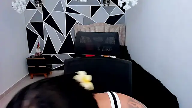 Snapshot of valeria-duarte chatting on December 14, 2025, 3:39 pm valeria-duarte online show from December 14, 2025, 3:39 pm