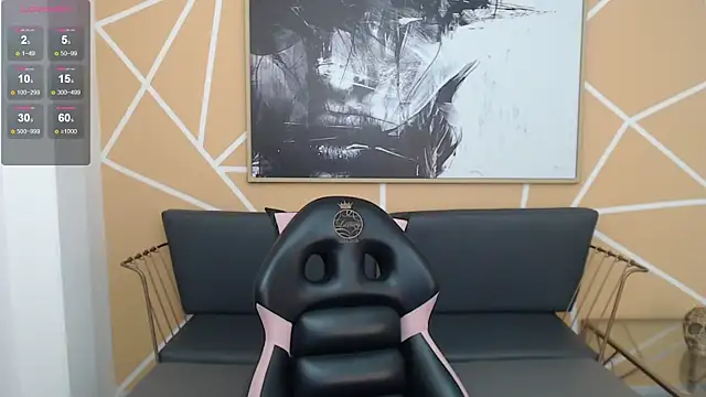 olivia russo  online show from November 24, 2025, 8:09 pm