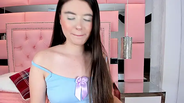 LiliCarterm online show from October 15, 2025, 8:17 pm