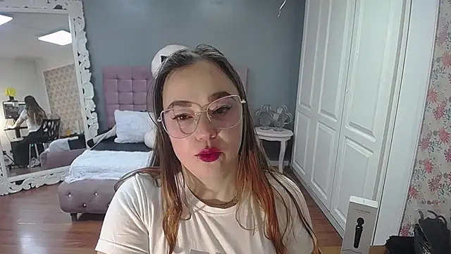 Tammy parker  online show from September 9, 2025, 4:33 am