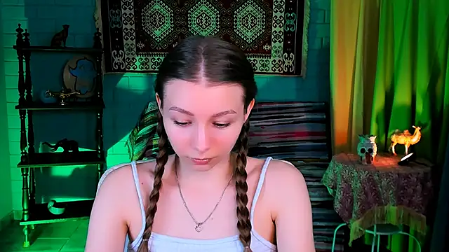 JulieDaniel online show from December 2, 2025, 4:14 am