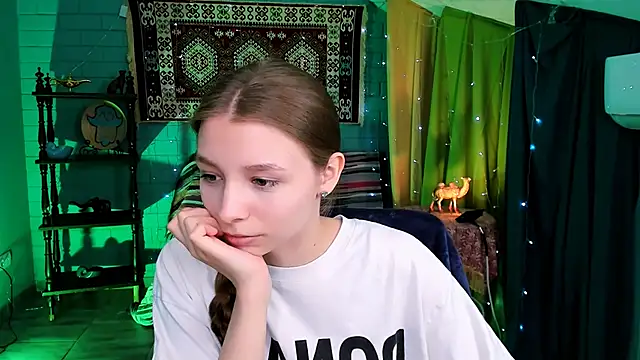 JulieDaniel online show from April 17, 2026, 4:26 am