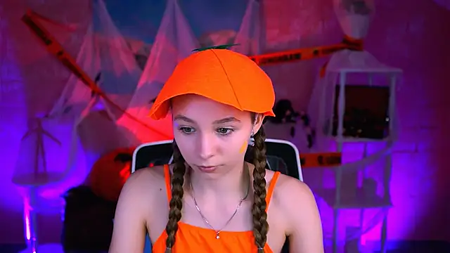 JulieDaniel online show from October 31, 2025, 4:31 am