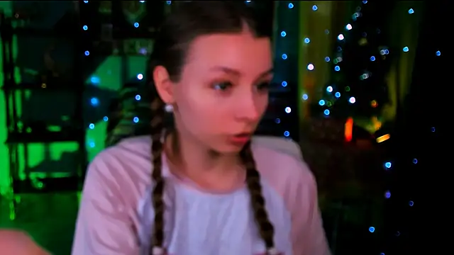 JulieDaniel online show from December 17, 2025, 9:47 am