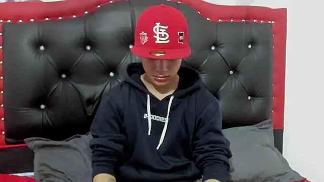 Snapshot of Thiago_Divine_ chatting on October 17, 2025, 10:55 pm Thiago Divine online show from October 17, 2025, 10:55 pm