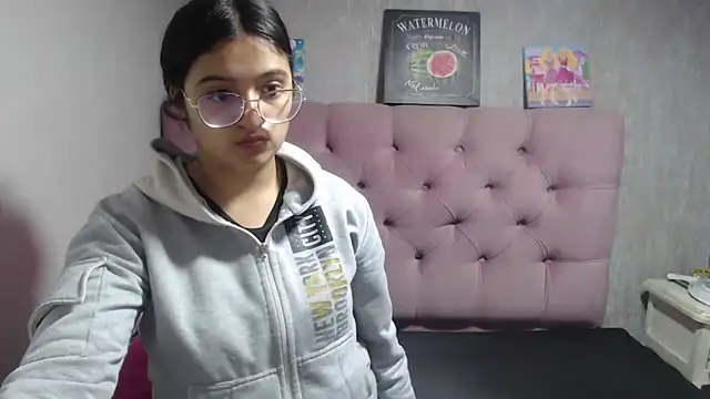 laurenelove online show from October 5, 2025, 3:19 am