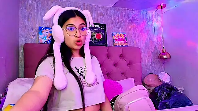 laurenelove online show from November 25, 2025, 3:40 am