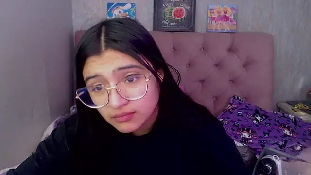 laurenelove online show from September 23, 2025, 3:35 am