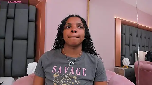 Snapshot of LisaMendez chatting on February 12, 2026, 4:01 am LisaMendez online show from February 12, 2026, 4:01 am