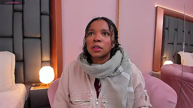 Snapshot of LisaMendez chatting on February 22, 2026, 3:42 am LisaMendez online show from February 22, 2026, 3:42 am