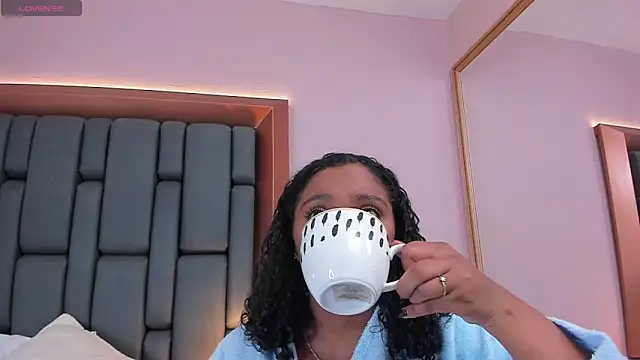 Snapshot of LisaMendez chatting on February 26, 2026, 11:05 pm LisaMendez online show from February 26, 2026, 11:05 pm