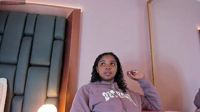 LisaMendez online show from March 26, 2026, 3:27 am