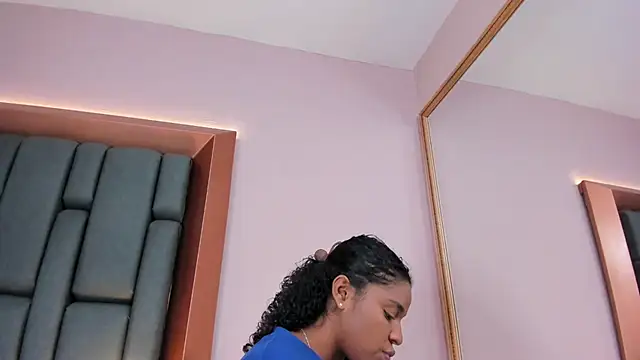 LisaMendez online show from April 1, 2026, 4:03 am