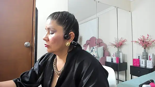 kiraGeiner online show from January 17, 2026, 8:01 pm