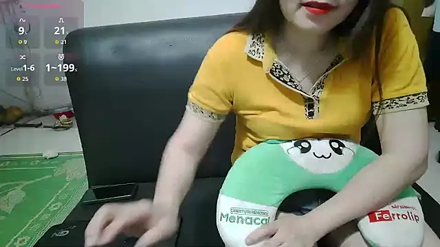 Owe chan online show from April 1, 2026, 8:39 pm