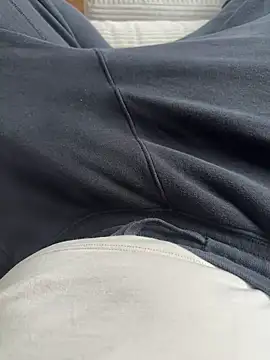 Snapshot of Tri3rer chatting on February 16, 2026, 8:13 am Tri3rer online show from February 16, 2026, 8:13 am