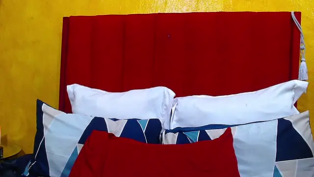 Candycrush2555 online show from November 28, 2025, 4:40 pm