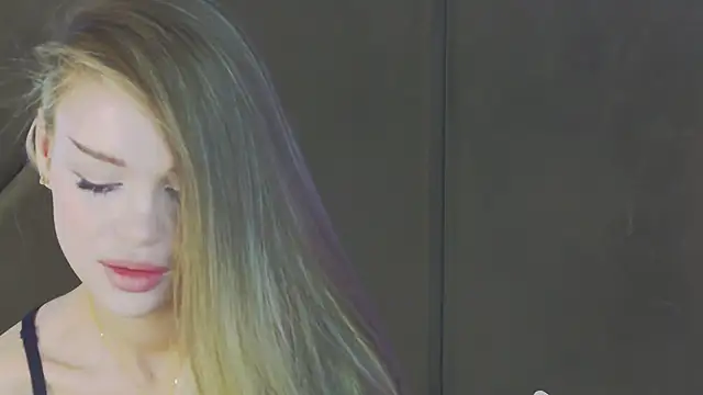 MarilynNova online show from April 25, 2026, 4:26 am