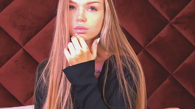 MarilynNova online show from April 23, 2026, 5:25 am