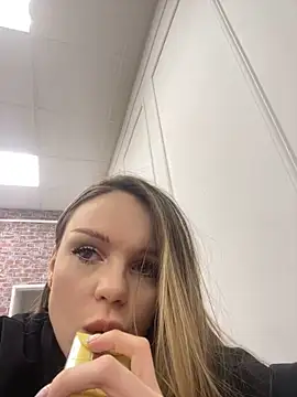 Snapshot of MarilynNova chatting on October 28, 2025, 4:13 am MarilynNova online show from October 28, 2025, 4:13 am