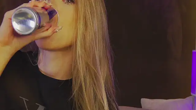 MarilynNova online show from July 7, 2026, 8:29 am