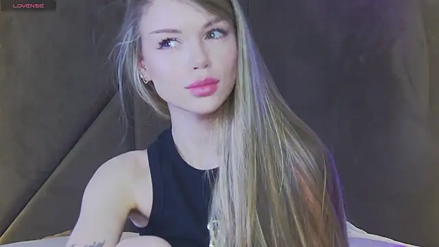 MarilynNova online show from June 13, 2026, 4:10 am
