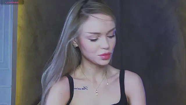 MarilynNova online show from June 5, 2026, 5:34 am