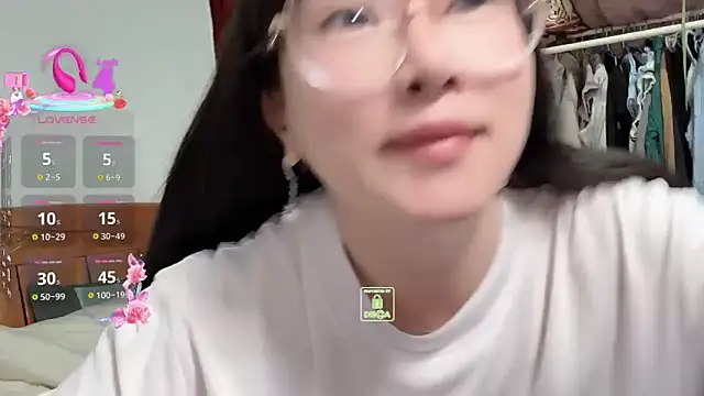 Snapshot of Liqinqin chatting on October 11, 2025, 5:03 pm Liqinqin online show from October 11, 2025, 5:03 pm