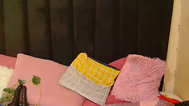 AmazingDarkDoll online show from October 11, 2025, 6:25 am