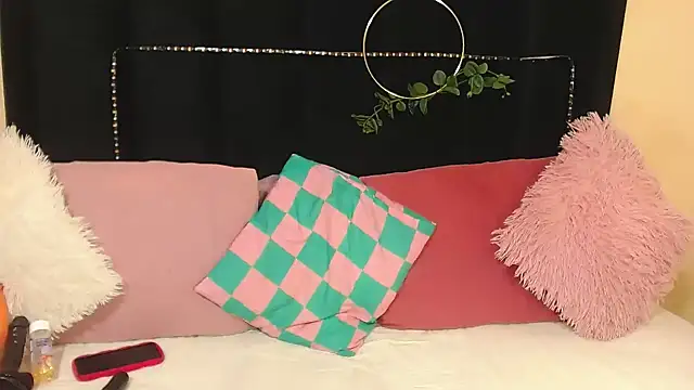 AmazingDarkDoll online show from November 23, 2025, 3:11 pm