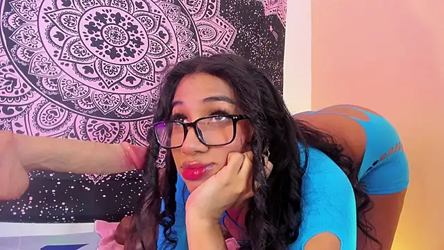 EMILYY WALKER online show from June 3, 2026, 1:01 pm