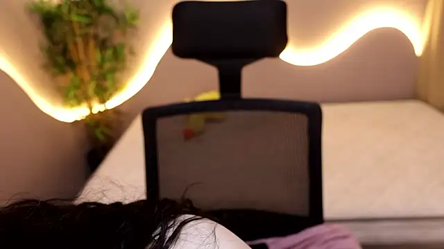 Emma and Issac online show from March 14, 2026, 9:59 am