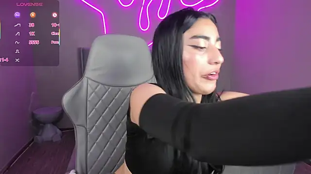 Emma and Issac online show from September 15, 2025, 4:02 am